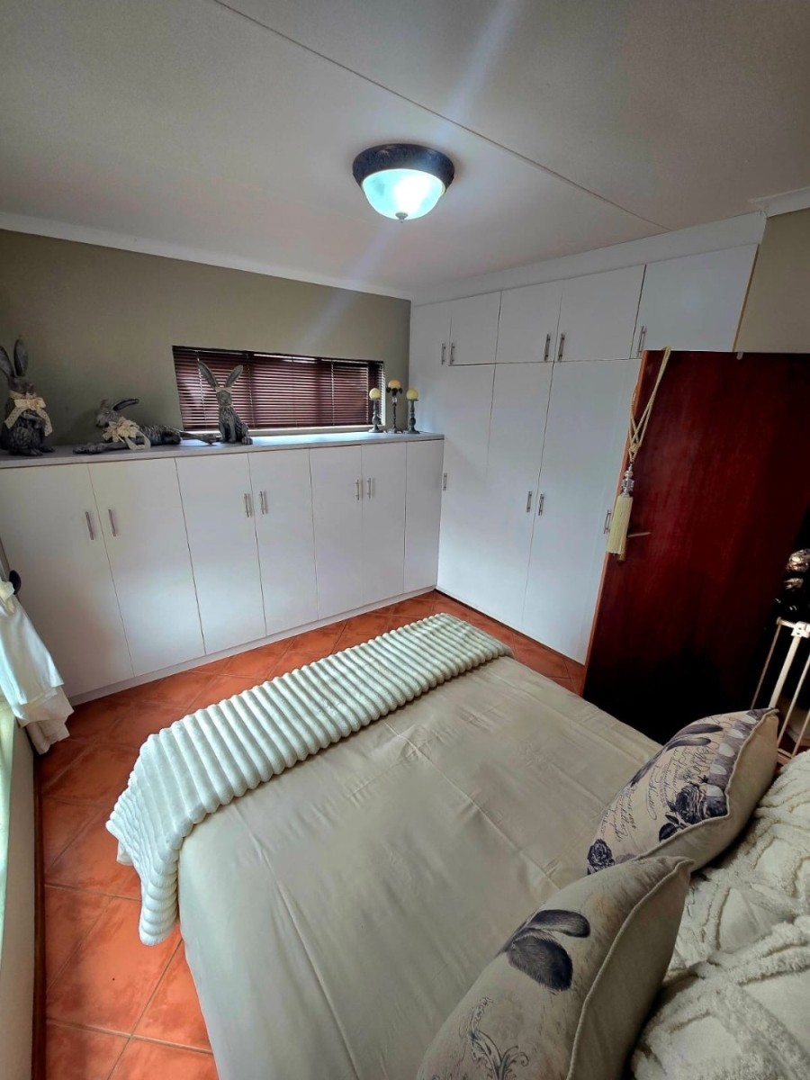 4 Bedroom Property for Sale in Paradise Beach Eastern Cape